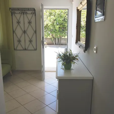 Mirjana 아파트 풀라